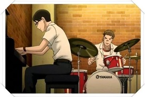 男子学生二人がドラムとピアノでジャズセッションをしているアニメ