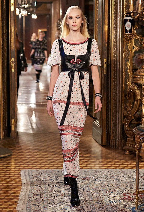 CHANEL_2015_Metiers_d_Art_Paris_Salzburg_collection_71