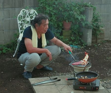 庭でステーキ