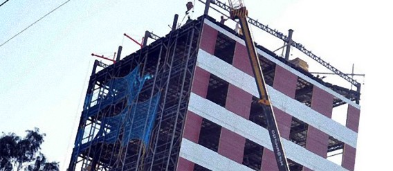 10階建てビルが48時間で完成。インドで最速記録を出したビルの建設映像を早回しで
