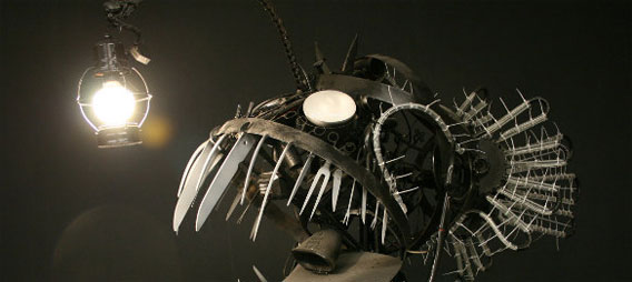 スクラップメタルで作ったチョウチンアンコウのランプが超かっこいい！