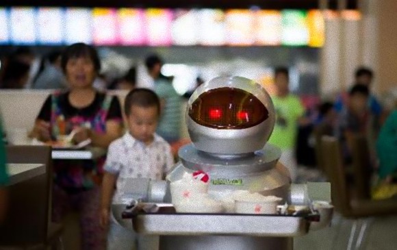シェフもウエイターもすべてロボット。ロボット従業員のレストラン「ロボコック」がオープン（中国）