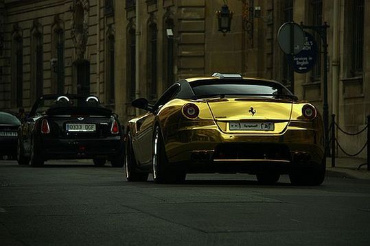 gold_ferrari_10