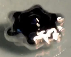 メタルスライムに超攻撃しているみたい。水銀に音波振動を与えてみた。