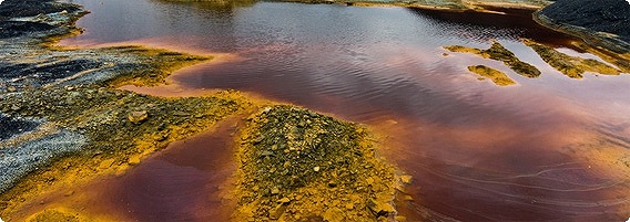 地球上で最も汚染された場所のひとつ、ロシア、チェリャビンスクの採掘地帯「カラバシ」