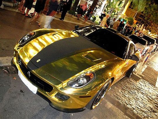 gold_ferrari_12