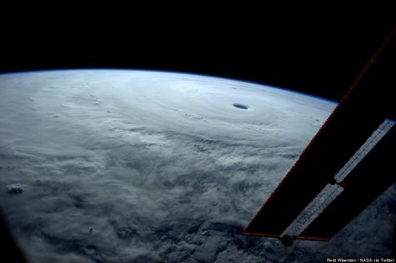 台風19号ってとんでもなく凄い奴だった！国際宇宙ステーションから撮影した台風19号の写真