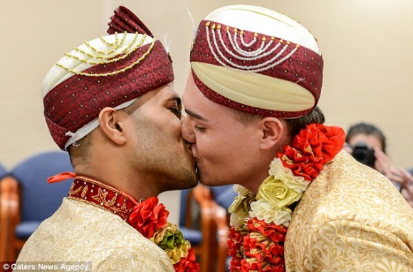 イギリスで初となる、イスラム教徒の同性結婚挙げる。幸せなカップルにつきまとう“死の恐怖”に戦慄