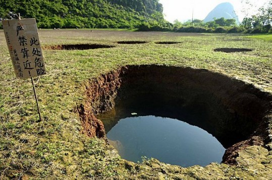 china-sinkhole-04-560x372
