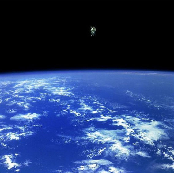 first_untethered_free_flight_01