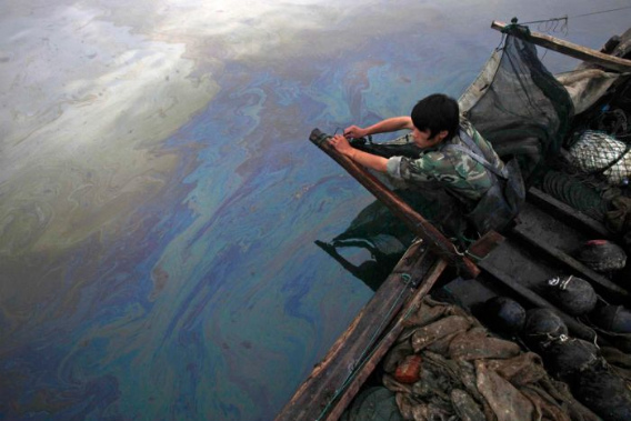 cleaning_dalian_harbor_09