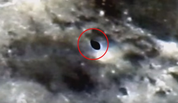 これが噂の「ブラックナイト衛星」なのか？月を横切る謎の黒い物体が撮影される