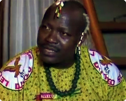 アフリカの王様の秘密。昼は皿洗い、夜はキング。