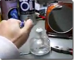 金属棒にペンチ、荒治療だけど爆速で口内炎を直す方法