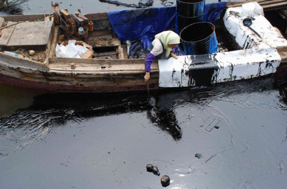 cleaning_dalian_harbor_29