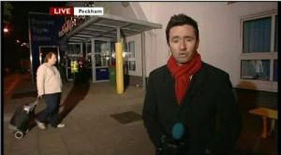 fat_guy_in_the_backgrounds_of_every_newscast_640_17