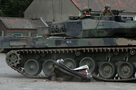 tank_vs_car_05