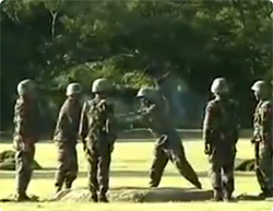 中国人民解放軍の手榴弾手渡し演習が凄い。一歩間違えたら体が吹き飛ぶレベル