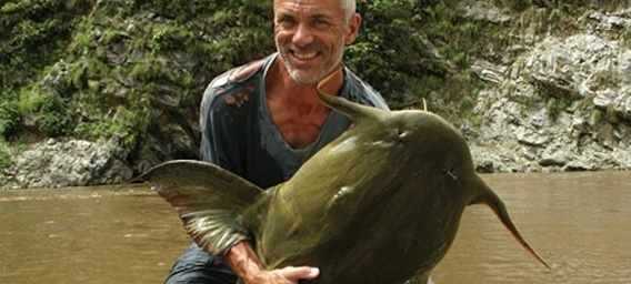 巨大淡水魚と格闘する男がこれまでにキャッチした21のリバー・モンスター