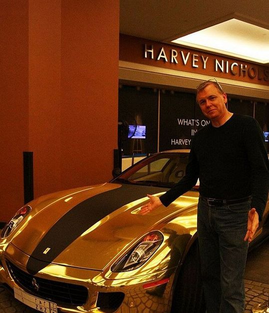 gold_ferrari_01