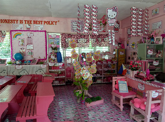 生徒たちに喜んでほしくて...3年かけて教室まるごとピンク色のキティパラダイスにした先生。全部自腹（フィリピン）