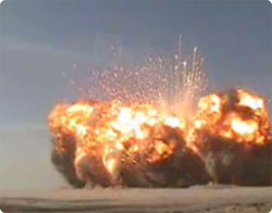 100トンの爆薬を一気に爆発させてみた