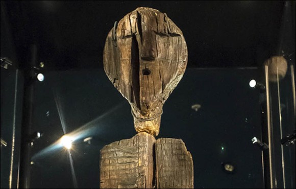 古代文明の歴史を覆すかもしれない！ロシアで発見された「シギルの偶像」は世界最古の木造彫刻であることが判明（共同研究）