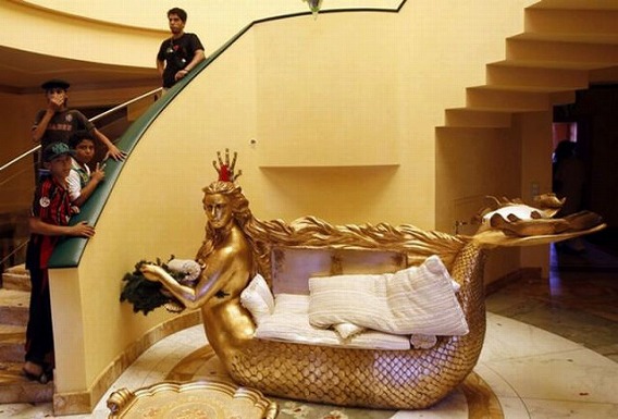 the_house_of_gaddafi_640_13
