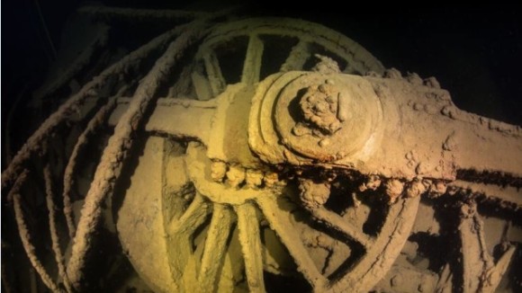 106年前に脱線し、スペリオル湖に沈んだ列車が発見される