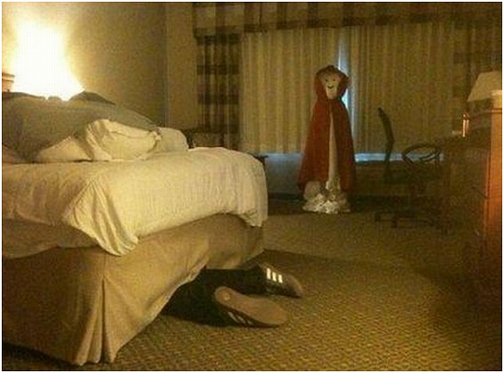 Hilarious-Hotel-Maid-Scare-Pranks-4