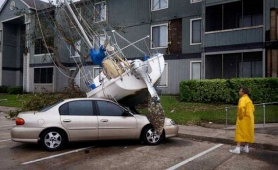 weird_car_crashes_640_22