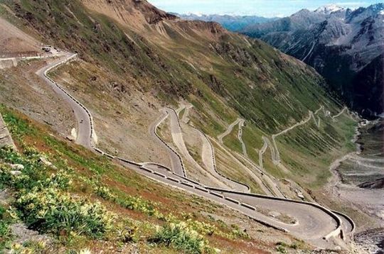 most_dangerous_roads_in_the_world_03
