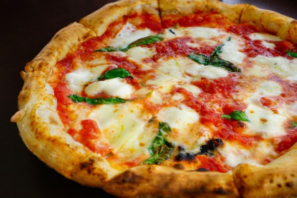 全てはピザの為。イタリアの物理学者が「完璧なピザ」を焼くための数式を生み出す。その温度と時間は？