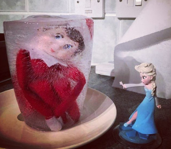 アメリカのクリスマスで定番の妖精「棚の上のエルフ」を邪悪認定。あの手この手で痛めつけるというブラックユーモア企画