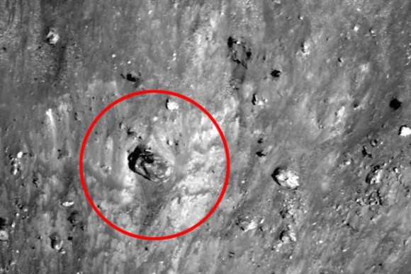 月面に戦車だとぅ？NASAの撮影した画像に写っていた謎の四角い物体