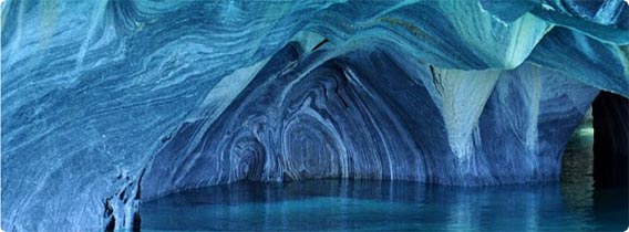 世にも美しい大理石でできた湖面にある洞窟「マーブル・カテドラル」