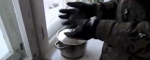外気温-41度の世界では、熱湯が一瞬にしてこんなことに！（ロシア）
