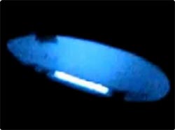 スロベニアで撮影された青白く発光するUFO映像がすごい