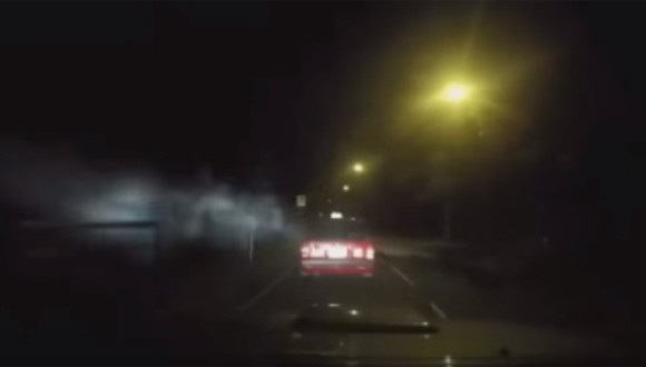 これは幽霊！？と話題になっていたタクシーが白いもやのような何かと衝突した衝撃映像（香港）