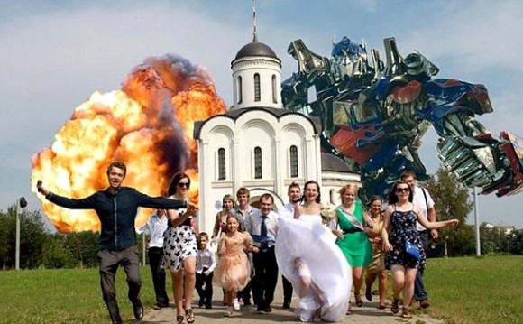 もはやなんでもアリ！ロシアの結婚記念写真のいじり具合がかなり突き抜けている件