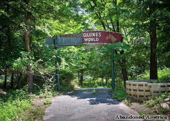 廃墟化した動物園に隠された悲しい末路。アメリカ「キャッツキル・ゲームファーム」