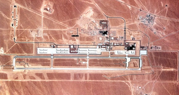 Tonopah_Test_Range_Airport_-_1990_e