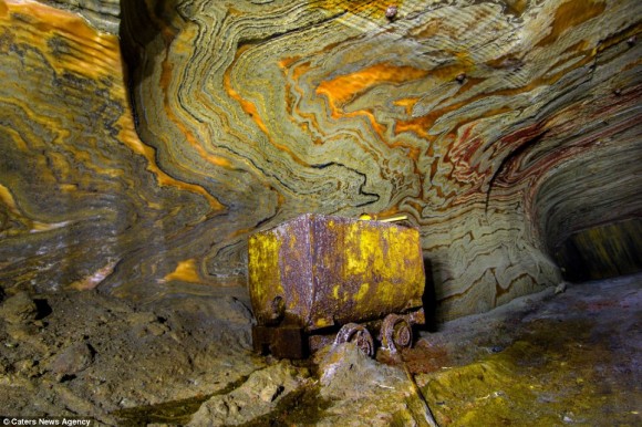 地球内部に広がる未知なる世界。ロシアの地下に眠るサイケデリックな極彩色の岩塩坑