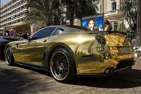 gold_ferrari_05