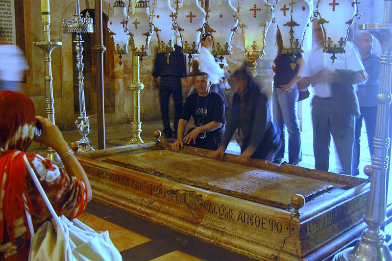 Holy_sepulchre_stone_of_the_anoiting