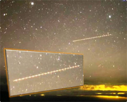 ハワイの火山監視カメラが捕らえた葉巻型UFO