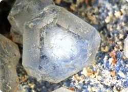 世界で2例目、主成分にメタンを含む新鉱物「千葉石」が発見される
