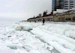 魔物を呼ぶ合図なの？ウクライナの流氷が生み出した頭にキーンと響く怪音(動画）