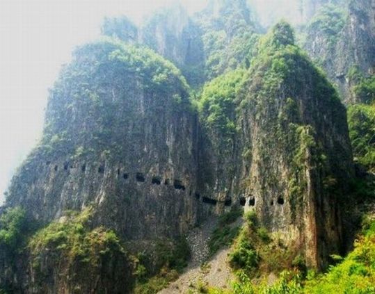 most_dangerous_roads_in_the_world_13