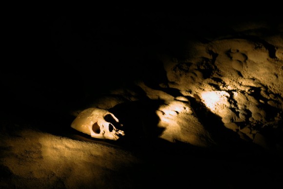 「地獄への入り口」マヤ文明時代の生贄の犠牲者となった少女の遺骨が宿るアクトゥン・チュニチル・ムクナル洞窟
